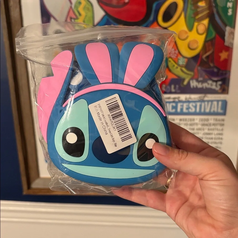 Disney Stitch Crossbody Silicone Bag with Adjustable Shoulder Strap New - Picture 2 of 3